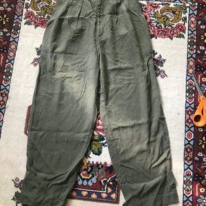 Womens 9/10  green pants 100% rayon  relaxed fit non formal